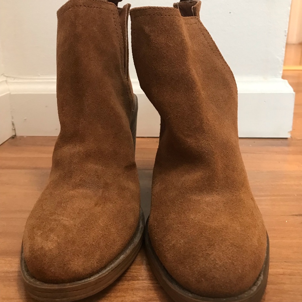 Steve Madden Tan Suede booties